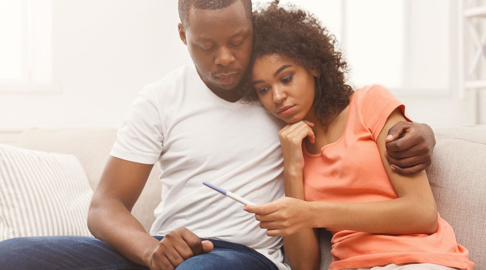 couple-with-pregnancy-test